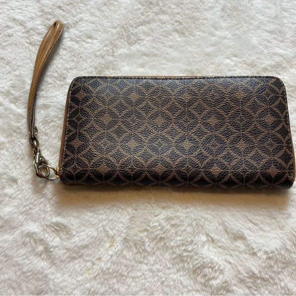Fossil Brown/Tan Geo Design Zip Around Wristlet